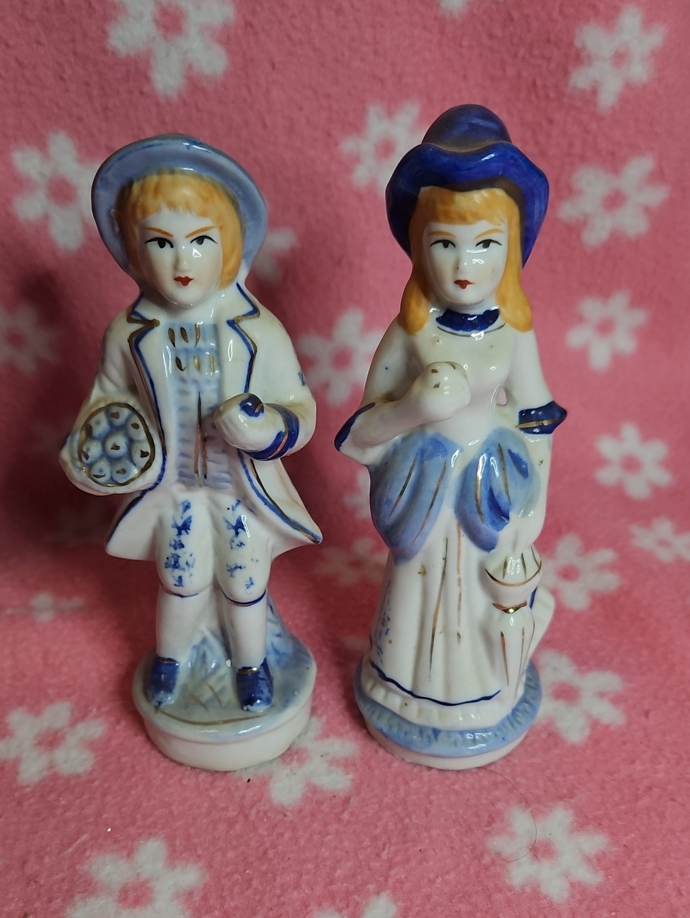 Vintage Colonial-Style Salt And Pepper Shakers